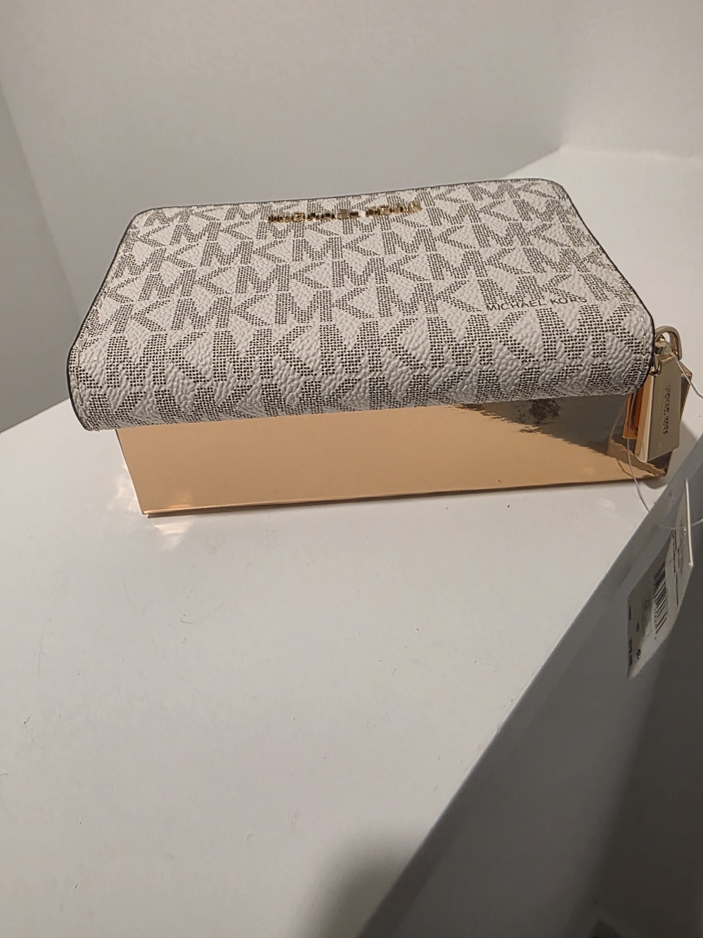 Michael Kors Beige/White Signature Zip Wallet with Gold Hardware - Picture 6 of 9